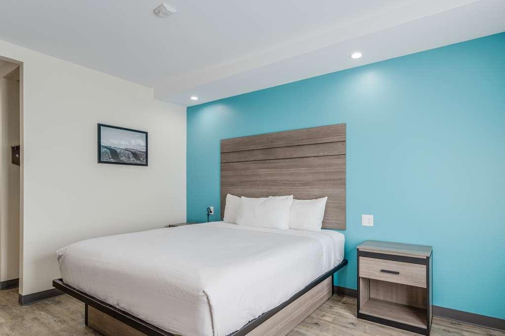 Red Lion Inn & Suites Katy Room photo