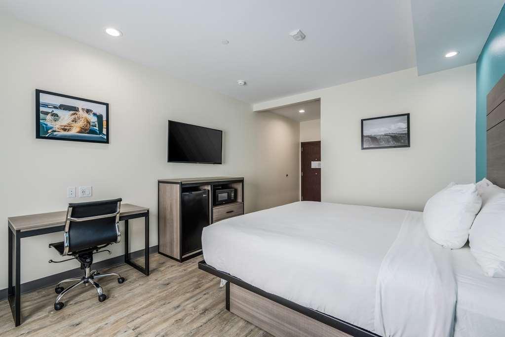 Red Lion Inn & Suites Katy Room photo